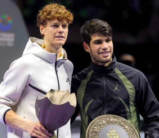 سينر يهزم تسيتسيباس ويواجه جوكوفيتش في نصف سيكس كينغز