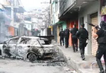 64 قتيلاً في عملية شرطية واسعة في ريو دي جانيرو: اشتباكات عنيفة في أحياء الفقراء 64 قتيلاً في عملية شرطية في ريو دي جانيرو: اشتباكات مع عصابات المخدرات