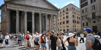 قواعد التزلج الجديدة في إيطاليا 2025: غرامة 200 يورو للخوذة