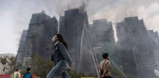 حريق هونغ كونغ: 128 قتيلاً و200 مفقود