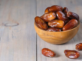 فلاحو جمنة يستأنفون جني التمور بعد اتفاق على أسعار دقلة النور