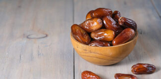 فلاحو جمنة يستأنفون جني التمور بعد اتفاق على أسعار دقلة النور