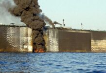 السعودية تنفذ غارة محدودة على ميناء المكلا في اليمن السعودية تضرب ميناء المكلا في اليمن!