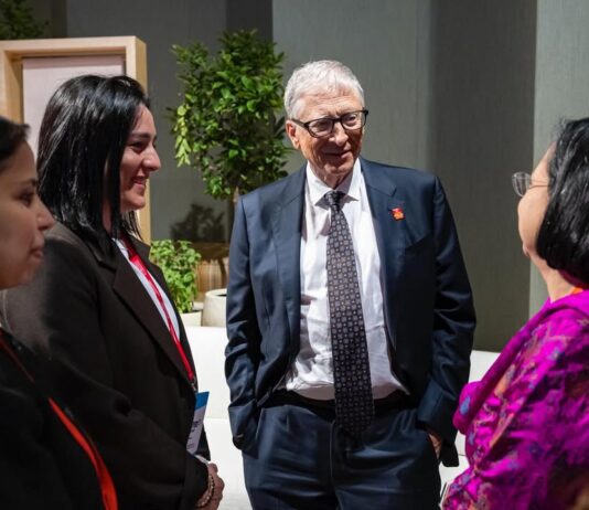 بيل غيتس يدعم مؤسسة أنس جابر للشباب