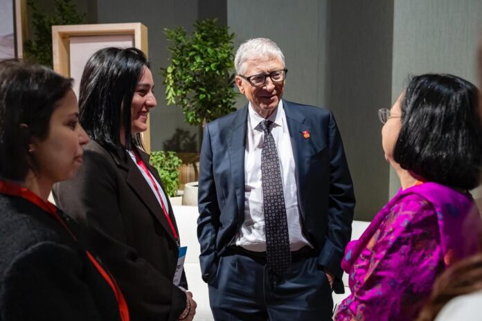 بيل غيتس يدعم مؤسسة أنس جابر للشباب