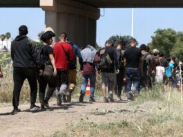 ترامب يوسع حظر السفر ليشمل 30 دولة بعد حادثة إطلاق النار في واشنطن