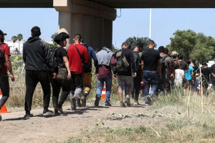 ترامب يوسع حظر السفر ليشمل 30 دولة بعد حادثة إطلاق النار في واشنطن