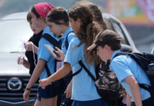 نهاية عصر: المراهقون الأستراليون يودّعون وسائل التواصل مع بدء الحظر حظر وسائل التواصل للمراهقين الأستراليين يبدأ