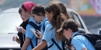 حظر وسائل التواصل للمراهقين الأستراليين يبدأ