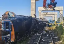 كارثة قطار في تايلاند: 22 قتيلاً و64 جريحاً بسقوط رافعة