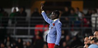 تمثال بشري كونغولي نجم كأس إفريقيا