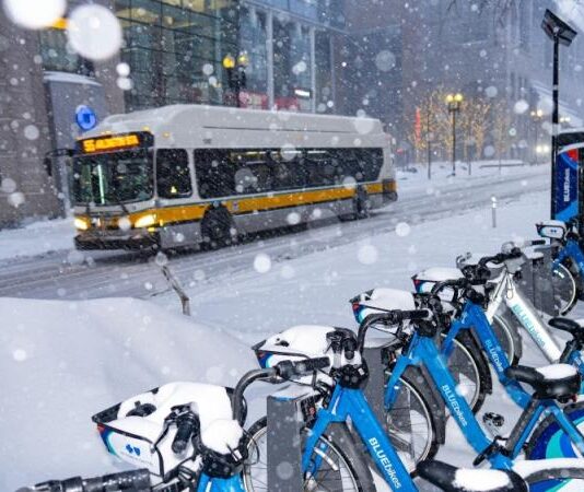 دوامة قطبية تجمد أمريكا وتُلغي 19 ألف رحلة جوية