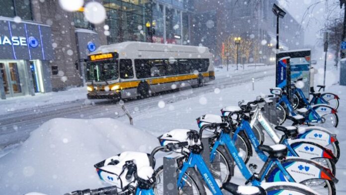 7618522_404 دوامة قطبية تجمد أمريكا وتُلغي 19 ألف رحلة جوية