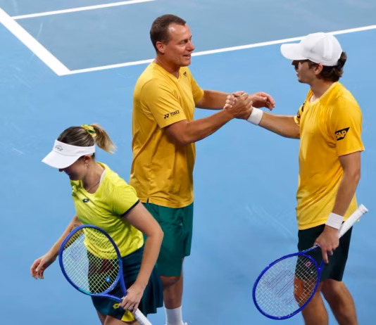 أليكس دي مينور يقود أستراليا لربع نهائي United Cup 2025 بعد هزيمة اليونان