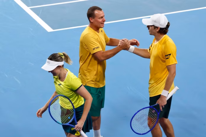 أليكس دي مينور يقود أستراليا لربع نهائي United Cup 2025 بعد هزيمة اليونان