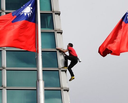 أليكس هونولد يتسلق تايبيه 101 دون أمان.. 508 متر في 91 دقيقة