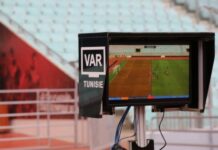 الجامعة التونسية تندد بتخريب الـVAR وتعلن عقوبات