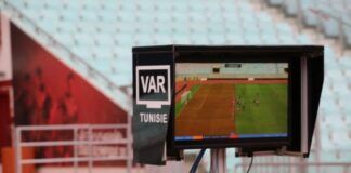 الجامعة التونسية تندد بتخريب الـVAR وتعلن عقوبات