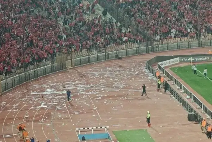 الكاف يُدين شغب جماهير الأهلي ويُحيل ملف الجيش للتحقيق