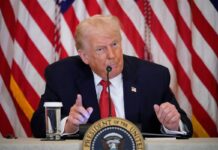 ترامب يحذر إيران قبل المفاوضات: يوم عصيب إن فشل الاتفاق