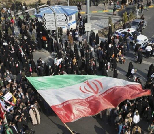 احتجاجات طلابية في إيران تتوسع لأكثر من 13 جامعة