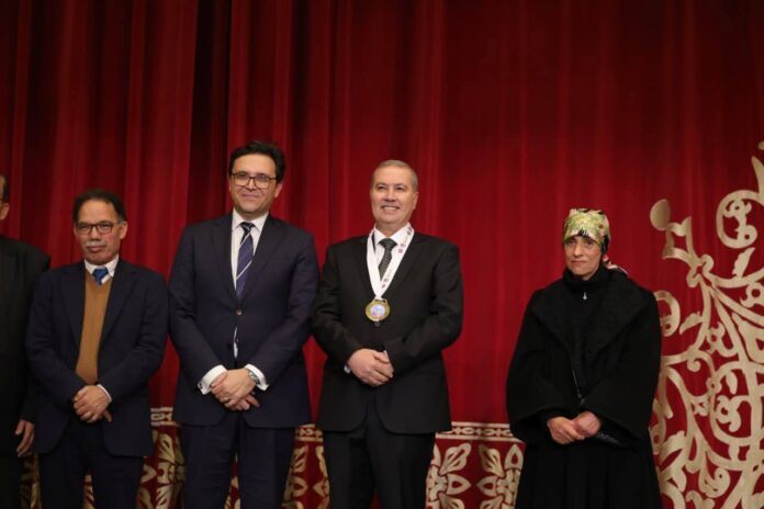 نزار شقرون يفوز بجائزة نجيب محفوظ للرواية العربية