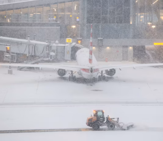 إعصار "إرناندو" يُلغي أكثر من 5000 رحلة جوية في أمريكا