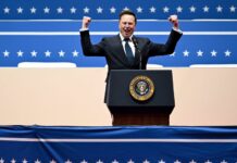 إيلون ماسك أول شخص في العالم يتجاوز 850 مليار دولار