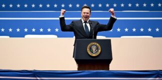 إيلون ماسك أول شخص في العالم يتجاوز 850 مليار دولار