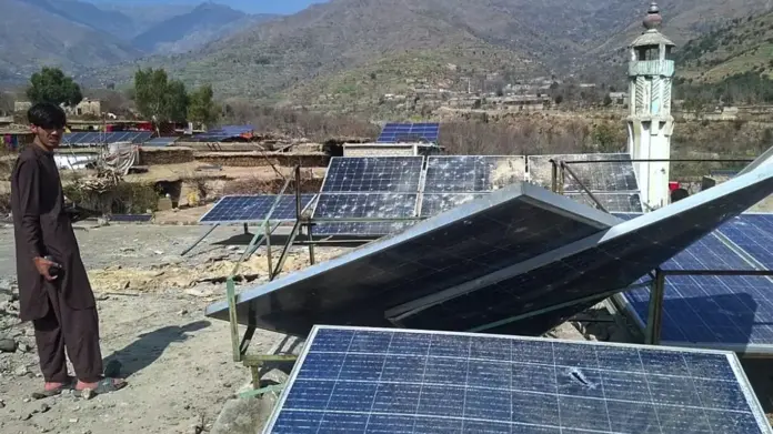 أفغانستان تتهم باكستان بقصف مستشفى وتعلن 400 قتيل