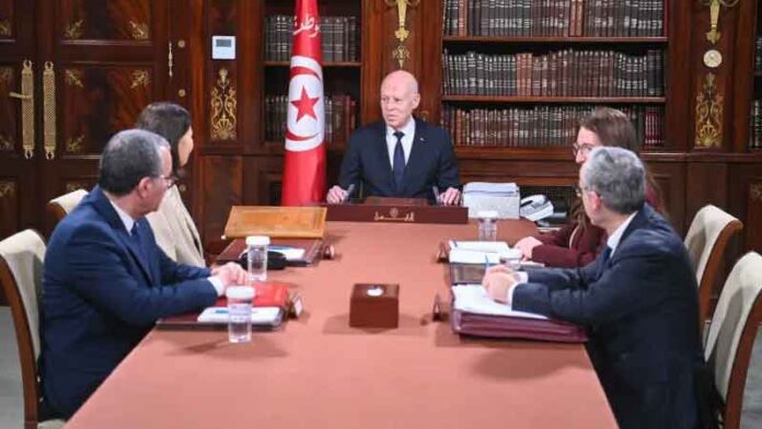 قيس سعيّد يناقش زيادة الأجور لسنوات 2026-2028