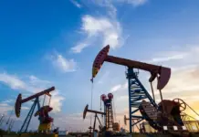 أسعار النفط ترتفع 4.3% بعد هجمات إيرانية جديدة