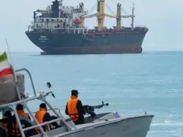 إيران تشترط طرد السفراء الأمريكيين والإسرائيليين لفتح هرمز