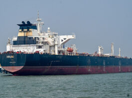 ترامب يطالب بتحالف لفتح مضيق هرمز