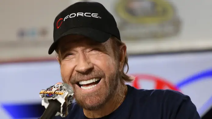 347739916740030 وفاة تشاك نوريس عن 86 عاماً.. رحيل أسطورة الأكشن وفنون الدفاع عن النفس