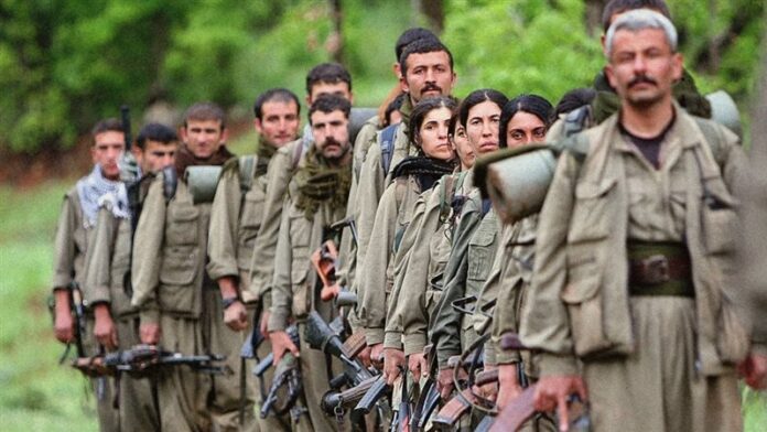 آلاف المقاتلين الأكراد يهاجمون إيران برياً من العراق