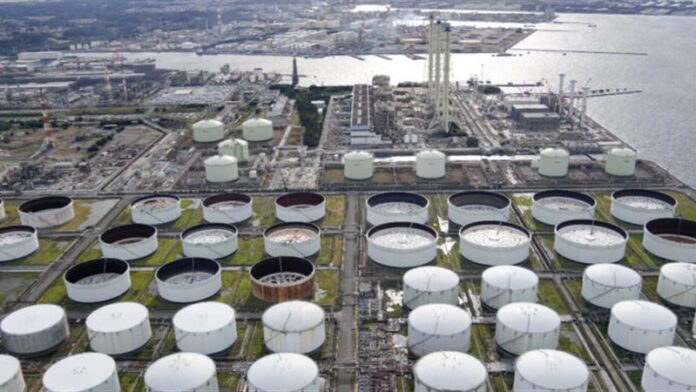 أسعار النفط تقفز بعد هجمات إيران على منشآت خليجية