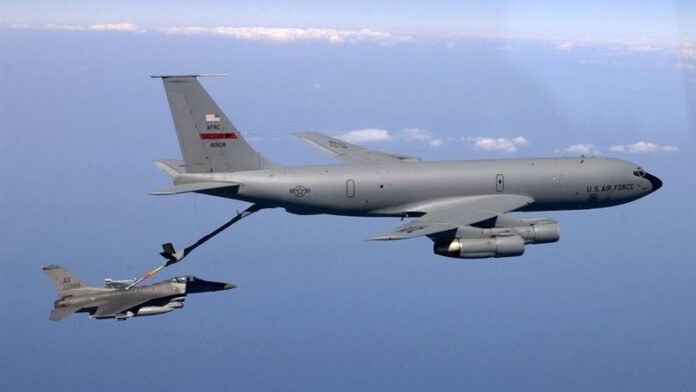 سقوط طائرة أمريكية من طراز KC-135 غرب العراق