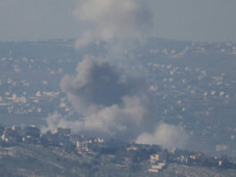 دخان يتصاعد من السفارة الأمريكية في مدينة الكويت