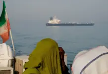 إيران تهدد بزرع ألغام بحرية في كامل الخليج العربي حال تعرض سواحلها أو جزرها لأي هجوم إيران تهدد بزرع ألغام في الخليج العربي حال تعرض سواحلها لهجوم