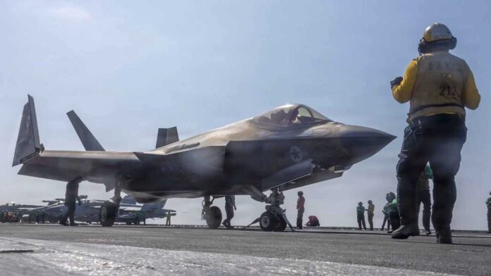 أمريكا تدمر 30 سفينة إيرانية وتضرب 200 هدف في إيران