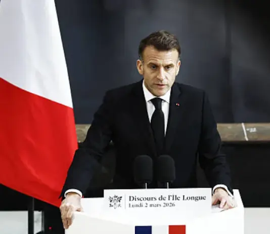 ماكرون يرسل "شارل ديغول" إلى شرق المتوسط ويرفض العمليات ضد إيران