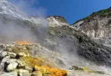 زلزال نابولي يثير القلق حول بركان كامبي فليجري