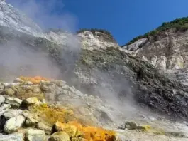 زلزال نابولي يثير القلق حول بركان كامبي فليجري