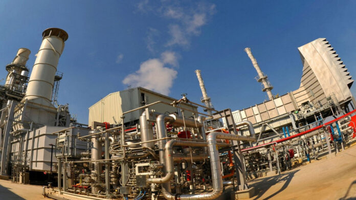 هجمات بطائرات مسيرة تستهدف منشآت حيوية ومصفاة في الكويت