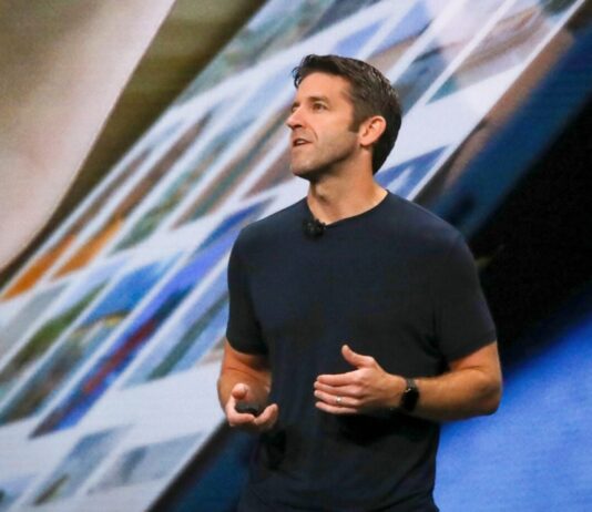 أبل تعين جون تيرنوس رئيسا تنفيذيا جديدا