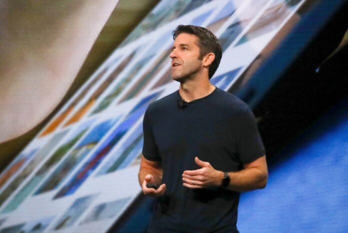 أبل تعين جون تيرنوس رئيسا تنفيذيا جديدا