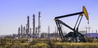 أسعار النفط تستقر بعد تراجع حاد وترقب مفاوضات إيران