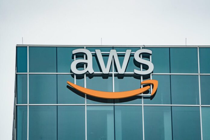 هجوم إيراني يعطل خدمات AWS في البحرين