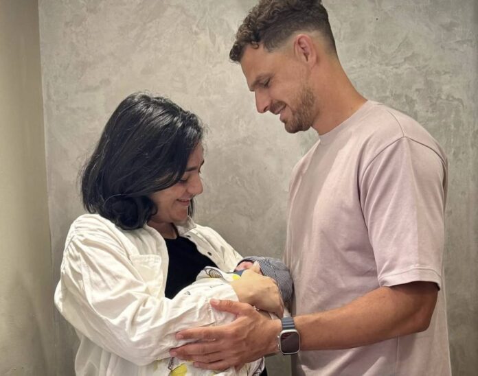 أنس جابر تستقبل مولودها الأول في دبي